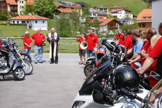 Insgesamt 20 Maschinen wurde der Segen für die kommende Motorradsaison erteilt.