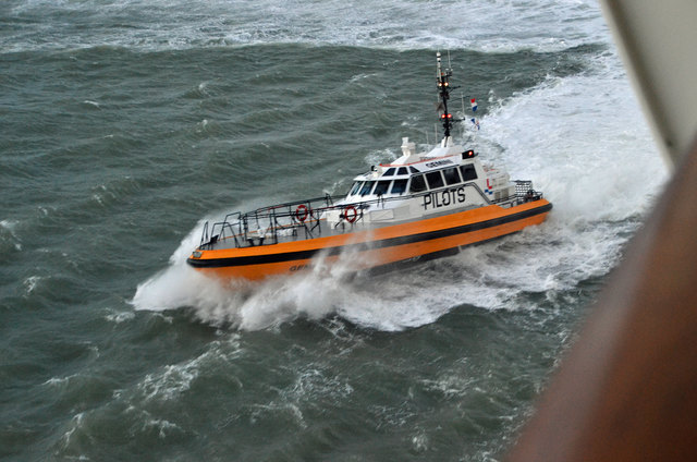 Der Sturm lässt selbst den Lotsen nicht mehr heran!