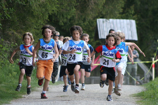 Ab 14 Uhr toben sich die jungen Laufteufel in Rinn aus.