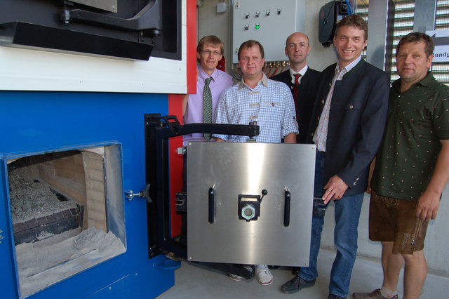 Tag der offenen Heizungstür am Sonntag in Naarn: Karl Gartner, Johannes Derntl, Anlagenplaner Martin Ringhofer, Bernhard Gusenbauer und Reinhard Derntl (von links nach rechts).