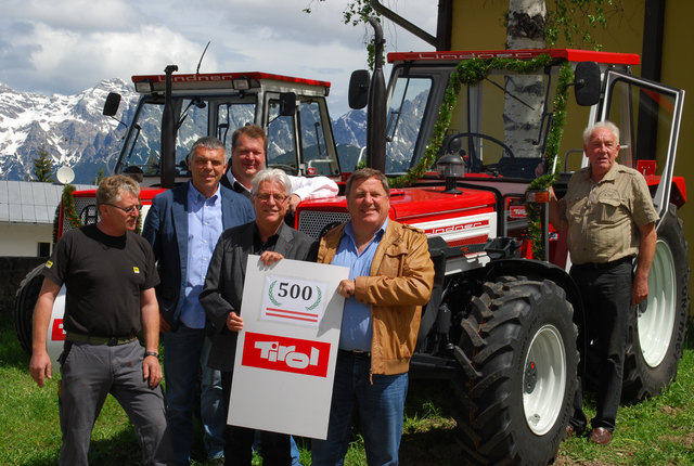 Werkstättenleiter G. Eiböck, Projektbetreuer P. Logar, Flüchtlingskoordinator M.Eiter, LR G. Reheis, Bgm. H. Grander, der frühere Werkstättenleiter W. Molis.