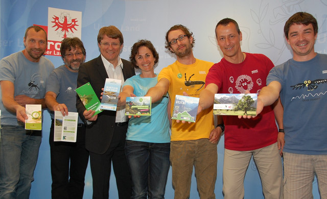 Ernst Partl (Kaunergrat), Otto Leiner (Koordinator Tiroler Schutzgebiete), Naturschutzreferent LHStv. Hannes Gschwentner, Anette Kestler (Tiroler Lech), Matthias Danninger (Zillertaler Alpen), Thomas Schmarda (Öztal) und Hermann Sonntag (Karwendel).