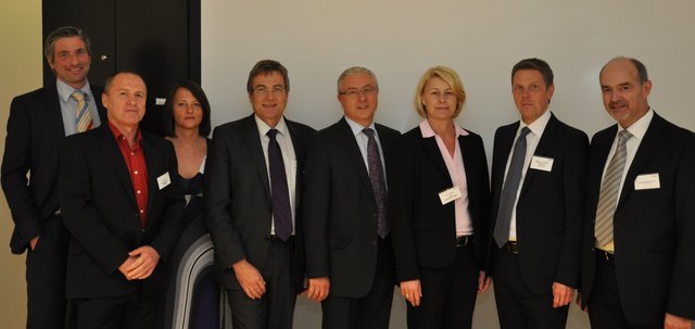 Gerald Geretschläger (EWOS Institut), Maximilian Lehner (Greiner Perfoam), Maria Mittermayer (Ewos), Franz Füreder (Engel Maschinen), Paul Deliomini (BMW Motoren), Ulrike Michalicka (BRP Rotax), Wilfried Scheschy (Ewos) und Reinhard Flachs (Ewos).