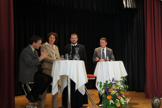 Franz Schils (r.a.) „im Talk“ mit (v.l.n.r.) Clemens Sedmak, Sabine Pelzmann- Knafl, Gerwig Romirer, Franz Schils