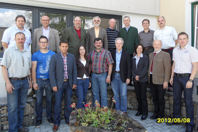 1.R, v.l.: Josef Beneder, Josef Höbarth, Martin Oberzaucher, Manuela Holzer-Fragner, Josef Edlinger, Dr. Walter Schiebel, Gertrude Haumer, Franz Breiteneder, Florian Ruzicka.
2.R. v.l.: Alfred Steindl, Peter Höbarth, Michael Rosensteiner, Herbert Grulich, Johann Sandler, Georg Mayr, Johann Müllner, Ulrich B. Küntzel