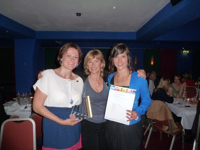 Den Preis entgegen genommen haben die Vertreterinnen der Arlberg Marketing GmbH:
Wilma Himmelfreundpointner (TVB St. Anton),
Pia Herbst und Teresa Meusburger (Lech Zürs Tourismus GmbH)