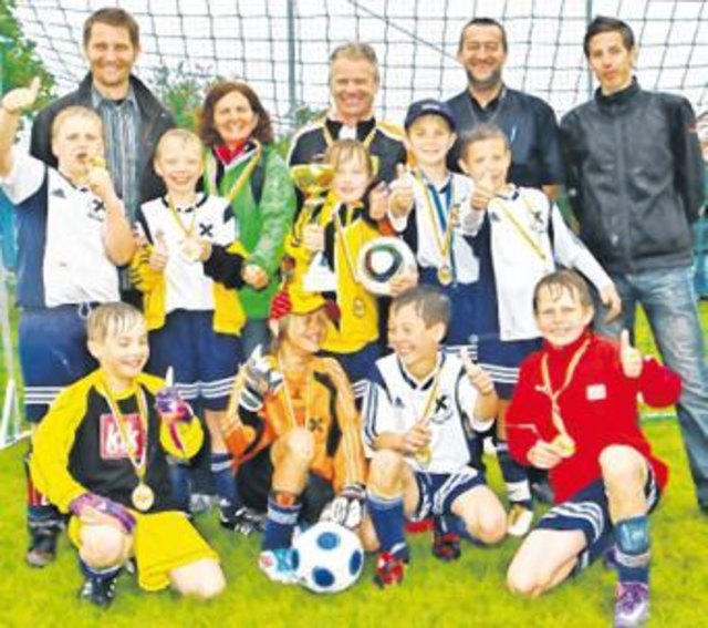 Siegreiche Launsdorfer Mannschaft (Quelle: Kleine Zeitung)