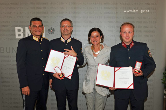 Landespolizeikommandant Helmut Tomac, Chefinspektor Anton Krammer, Innenministerin Johanna Mikl-Leitner und Inspektor Simon Drexel (v. l.).