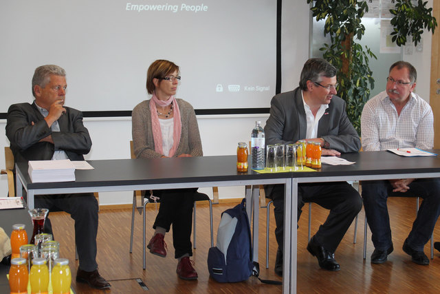 Lantech-GF Dr. Siegfried Gohm, Bezirksschulinspektorin Ingrid Handle, WK-Bezirksobmann Toni Prantauer und LAG Leiter Klaus Fink