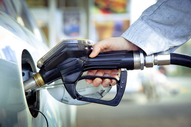 Viele Autofahrer ärgern sich über viel zu hohe Spritpreise. Ein Vergleich der Benzinkosten an den Tankstellen lohnt sich.