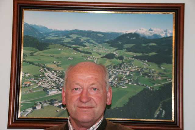 Das Bild hängt schief, der "Haussegen" im Abtenauer Rathaus auch ein wenig.