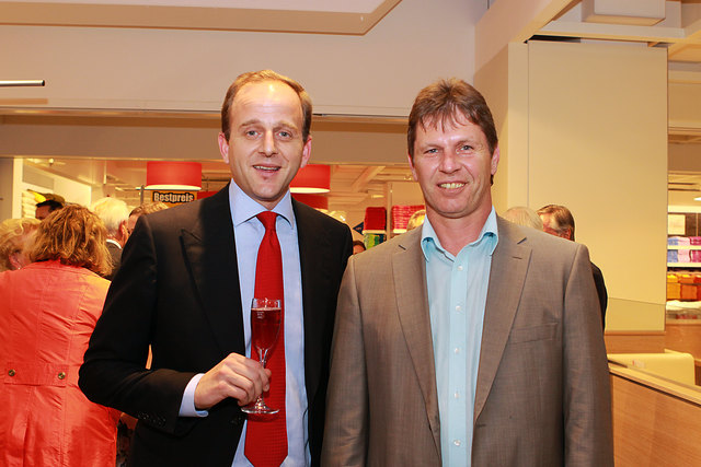 Kika-Chef Paul Koch (li.) mit RMA-Key-Account-Manager Walter Perkounig bei der Eröffnungsfeier.