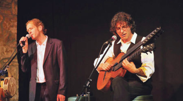 Mit hintergründigem Witz sezierten Bohatsch & Skrepek im Kulturhauskeller Straden menschliche Verhaltensweisen. 	Foto: WOCHE