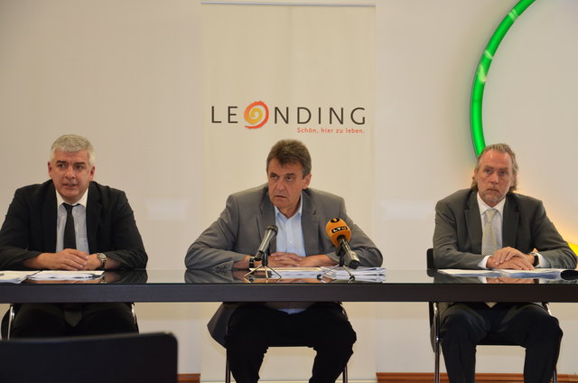 Rechtsanwalt Wilhelm Bergthaler, Bürgermeister Walter Brunner und Stadtamtsdirektor Heinz Bindeus (v.l.n.r.). | Foto: Leonding