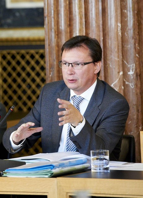 Bundesminister Norbert Darabos verhängte für den WKR-Ball ein Uniformverbot.