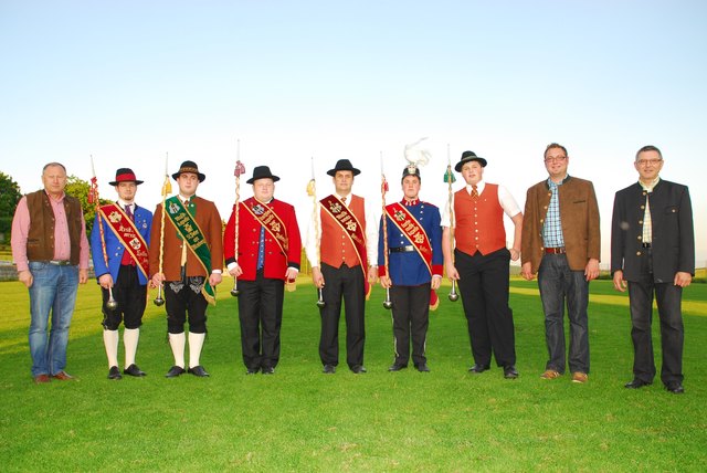 BO Hermann Stallinger, Josef Kainberger (MV Helfenberg), Johannes Tremel (MMK St. Peter/Wbg.), Christian Atzmüller (MMK Niederwaldkirchen), Karl Plöderl (MV Kleinzell), Sebastian Hofmann (BGMK Kollerschlag), Bernhard Wöss (MV Kleinzell), Bez.Stbf. Gerald Herrnbauer, Ehrenbezirksstabführer Kons. Josef Herrnbauer