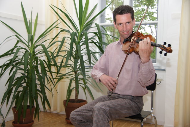 Norbert Huber unterrichtet Violine, Viola und Querflöte in Haslach und Neufelden.