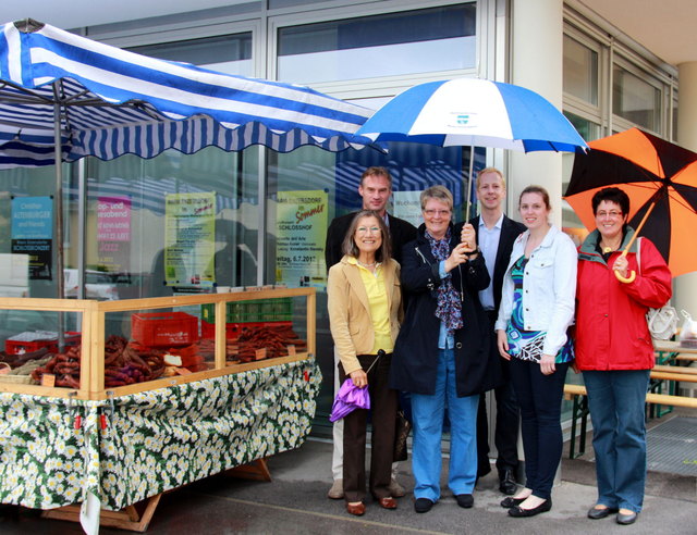 Mitglieder der ÖVP Maria Enzersdorf am Marktfest 2012