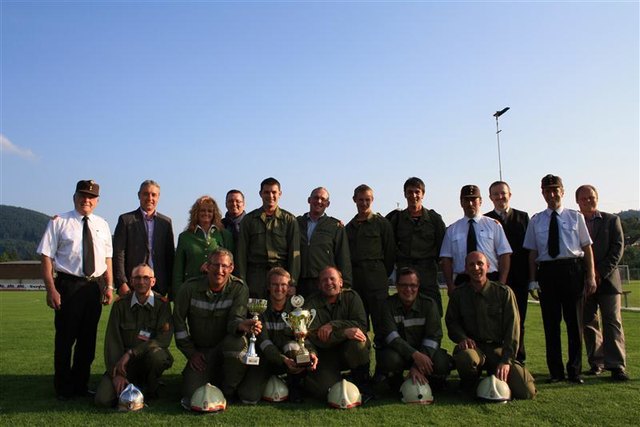 Die Bewerbsgruppe 2 St. Thomas am Blasenstein bei der Siegerehrung mit den Ehrengästen | Foto: Foto: FF Waldhausen