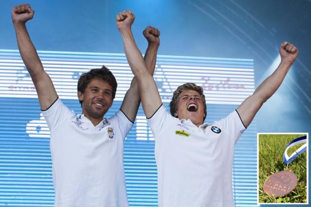 Großer Jubel nach dem Erfolg: Hussl (l.) und Bildstein (r.) lassen ihrer Freude freien Lauf.