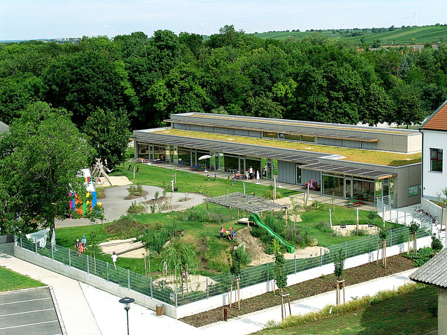 Der neue Kindergarten in Mönchhof bietet den Kindern viel Platz zum Spielen.