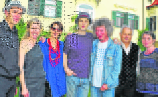 Experiment: Derschmidt, Pliem, Astuy, Pliem, Pokorn, Rüdenauer und Carolin Walker (v. li.) | Foto: KK