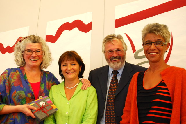 Die Koordinatorinnen: Hermi Wittmann, Regina Tonitz und Gabi Eichholzer (v.l.n.r), mit Schulinspektor Gerhard Tuschel.