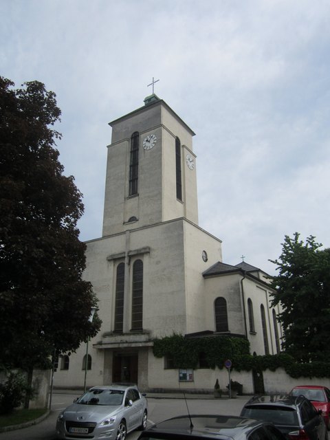 Ivica Stojak: Die Pfarrkirche Hl. Geist, Attnang-Puchheim. Weitere Infos unter: www.pfarre-attnang.at