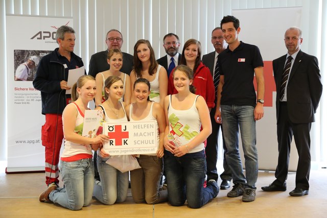 Landessieger Sandra Hofer, Viktoria Werner, Bettina Palmetshofer, Anna Moser, Barbara Greindl, Marlene Hennerbichler. | Foto: Jugendrotkreuz