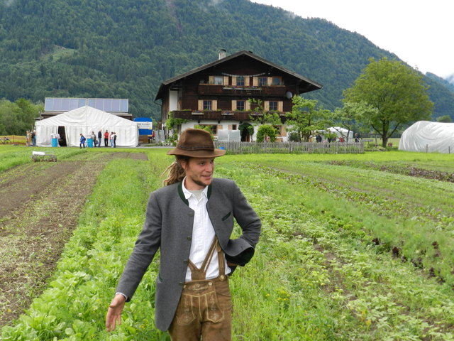 Der junge Biobauer Anton Baldauf machte beim "Familienfest am Bauernhof" interessante Führungen durch seine Gemüsegärten am "Graunerhof" in Kirchdorf in Tirol