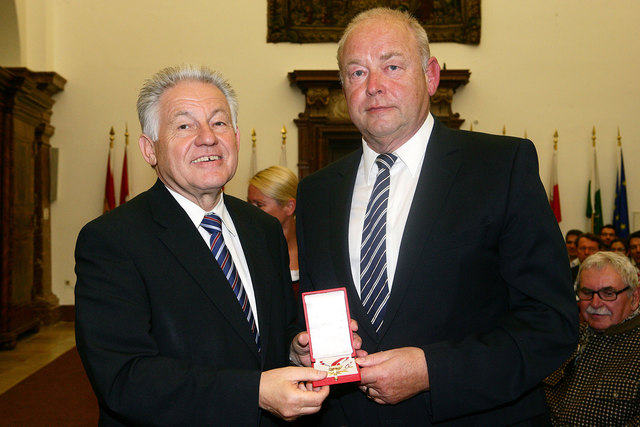 Der Landeshauptmann mit Josef Hauer (r.)