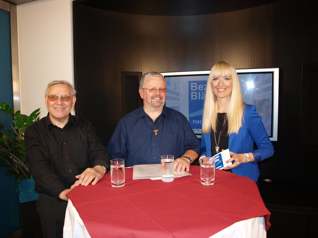 Dechant Johann Schreilechner mit Ägydius Außerhofer und Angelika Rußegger. | Foto: BB