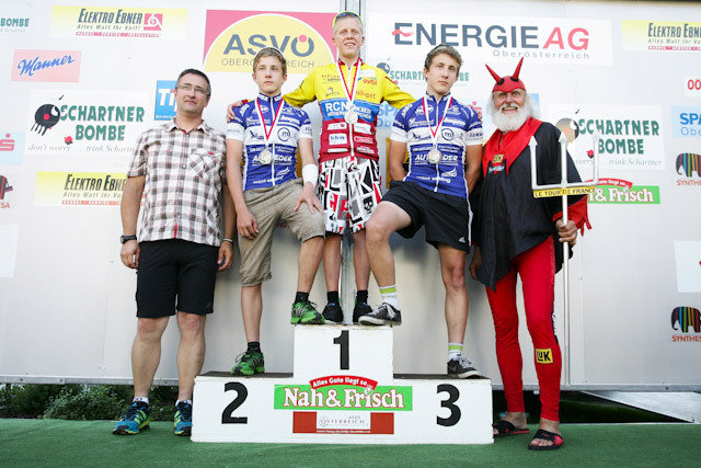 Marvin Hammerschmid vom Radclub Walding erreichte trotz Sturz den hervorragenden zweiten Platz hinter Moritz Zoister (Radclub Niederneukirchen) und holte sich somit die Silbermedaille in der OÖ-LM. Sein Bruder Raphael Hammerschmid wurde hinter Moritz Bscherer (RLM Wien) gesamt Vierter und erreichte somit Bronze in der OÖ-LM. (Foto: Radclub Walding)