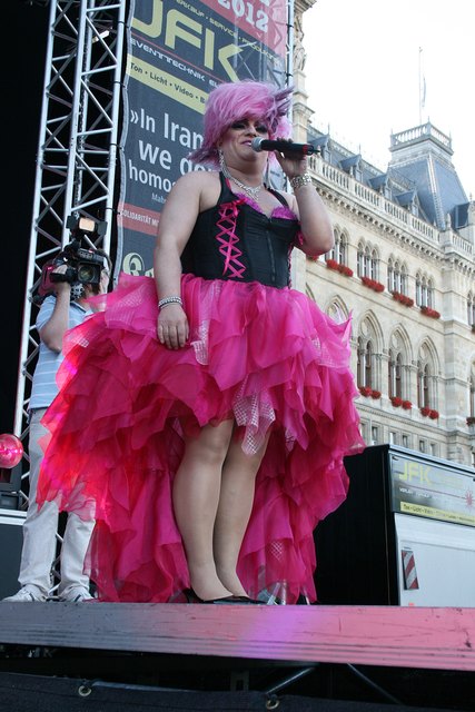 Bild: Mayer Helmut // Pride Village 16.06.2012