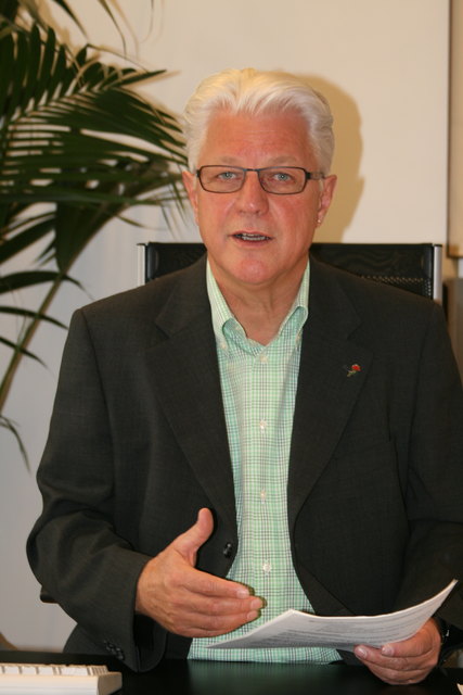 Sozial-LR Gerhard Reheis will bis 2012 2.200 neue Jobs in der Pflege schaffen.