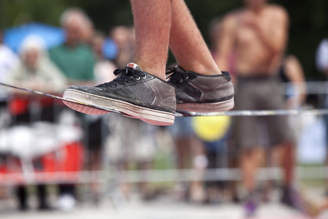 Beim Aktionstag in Braunau können sich Jugendliche im Slacklining beweisen. | Foto: Daniel Etzold/fotolia