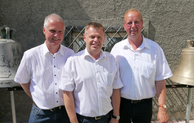 Die Initiatoren der neuen „Leonhardglocke“: Georg Oberhammer, Vize-BM Michael Dessl, Hannes Unterrainer