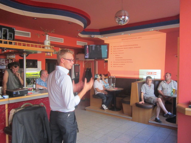 Hr. Armin Stumptner - mit guten Argumenten für berufliche Aus-, und Weiterbildung. Info-Veranstaltung in Linz