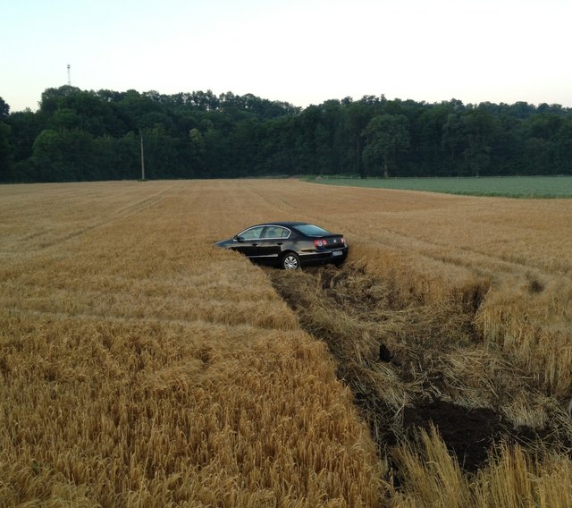 Alkofahrt endete in Kornfeld.
