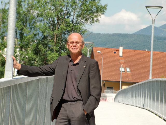 Bürgermeister Stöckl zeigt sich erleichtert, dass die Sanierungsarbeiten nun endlich abgeschlossen werden konnten. | Foto: Stadtgemeinde