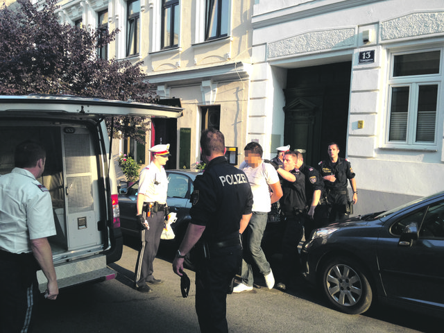 Die Handschellen klickten für Dejan M. nach einer nur kurzen Flucht. Er hatte sich in einem Haus versteckt. | Foto: privat