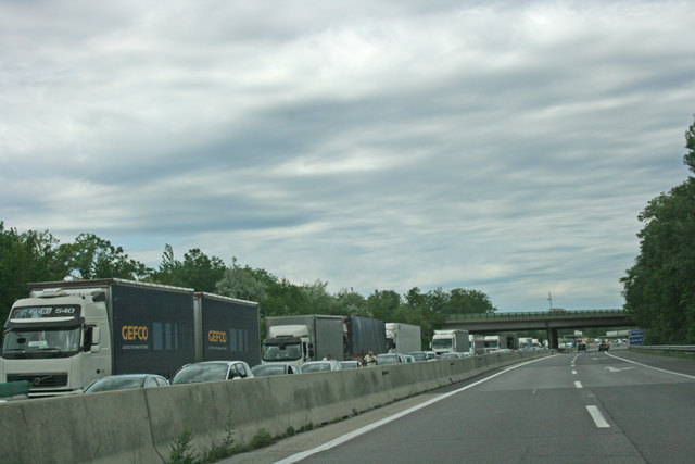 Ein ganz "normales" Bild - wieder einmal Stau auf der Ostautobahn.