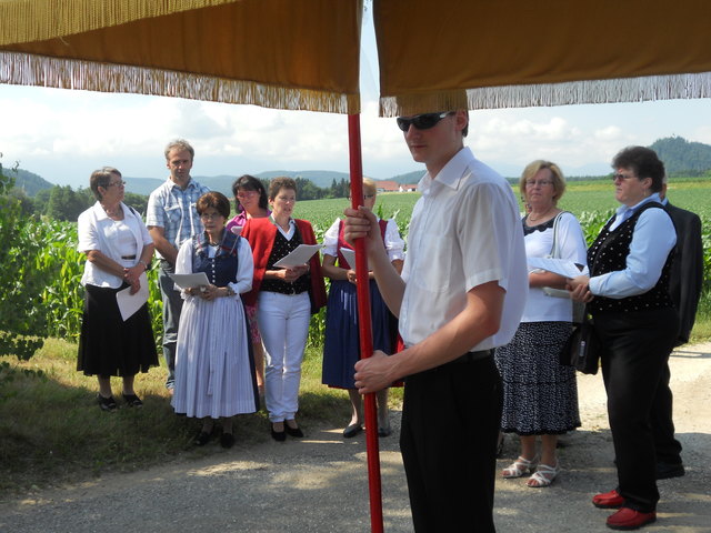 Im Hintergrund Wallfahrtskirche Lisnaberg