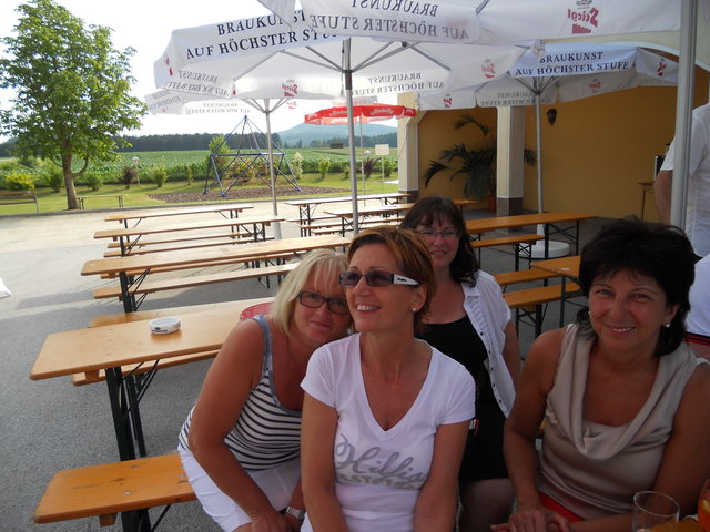 Auch Wirtin Helga nahm sich Zeit !