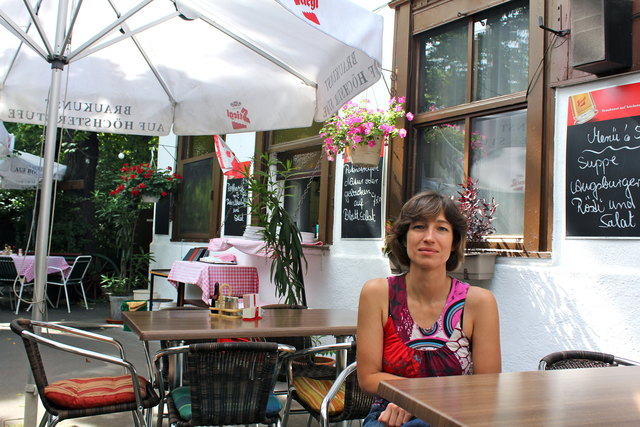 Susita Fink im Knusperhäuschen in der Schlachthausgasse 1: Zauberhaftes Alt Wiener Gasthaus und letzte Station der Produktion "Astoria"