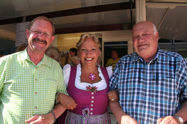 Fest-Initiatorin Landesrätin Tina Widmann mit den Bürgermeistern Reinhard Breitfuss (Viehhofen) und Leo Madreiter (Fusch).