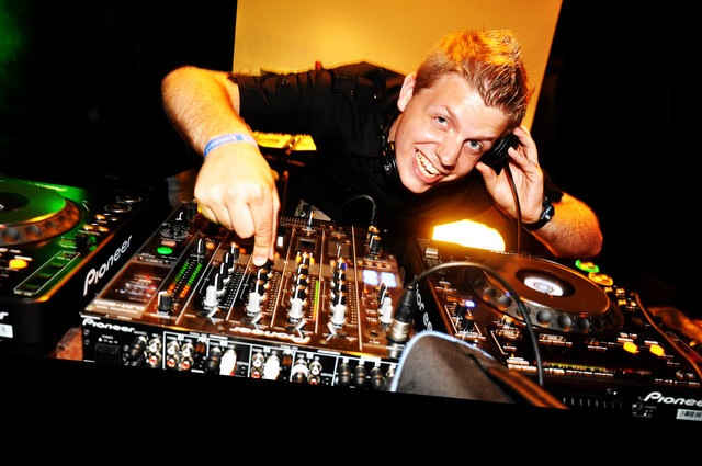 DJ Rox (Bild) und DJ Mike5 laden zur Party ins River Haus in der AREA 47.