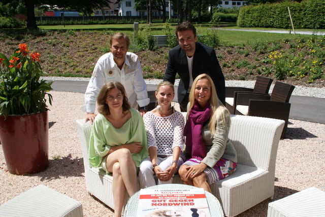 Michaela Reith, Sandra Lackner, Birgit Ducke (vorne v. li.), Leopold Dallinger, Robert Ritter (hinten v. li.).