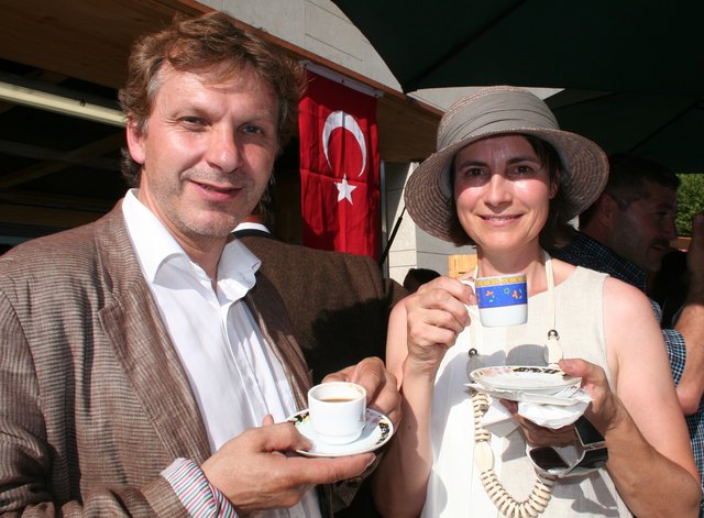 Auch sie ließen sich den türkischen Kaffee schmecken: Christian Vötter und Susanna Vötter-Dankl (Obleute Kulturverein Tauriska)