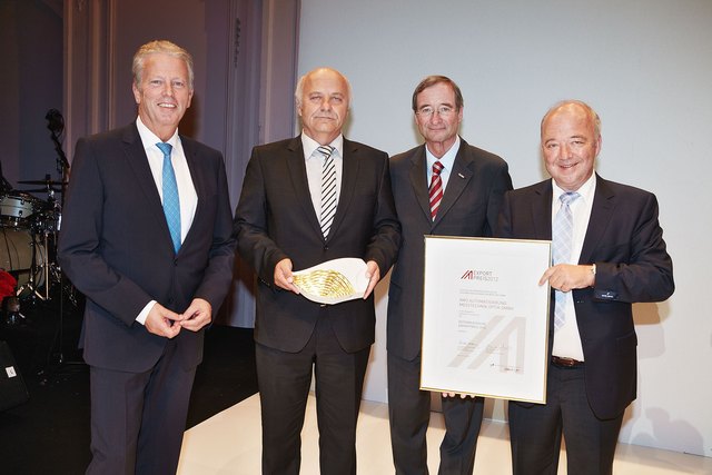 Wirtschaftsminister Dr. Reinhold Mitterlehner, Ing. Heinz Eisschiel (AMO GmbH), Wirtschaftskammer-Präsident Dr. Christoph Leitl und Bundesspartenobmann KommR Konrad Steindl (von links). | Foto: Croce & Wir Fotostudio